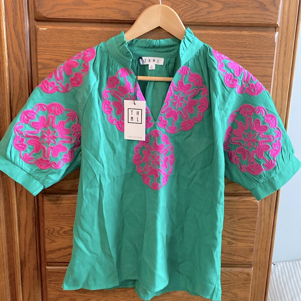 NWT Green Boutique THML bubble sleeve top size small. Smoke free, pet free.
